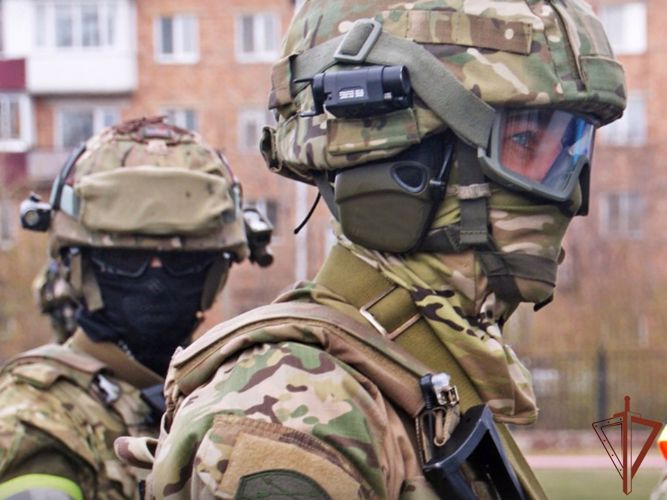 Подозреваемых в вымогательстве миллиона рублей задержал спецназ Росгвардии в Хакасии