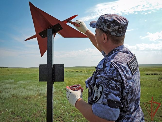 Росгвардейцы провели акцию по облагораживанию мемориалов погибшим летчикам в Хакасии
