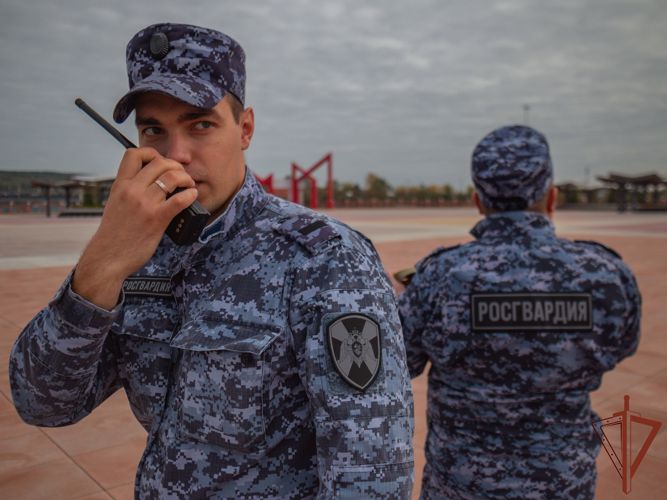 Росгвардейцы в Кузбассе доставили домой страдающую потерей памяти женщину