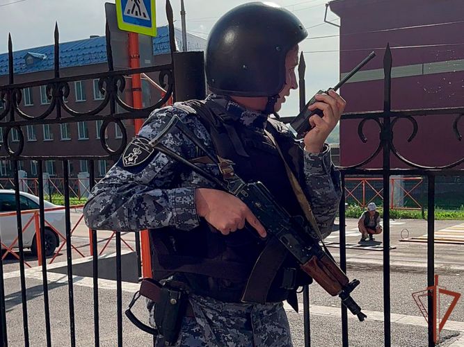 Росгвардейцы в Сибири прошли всероссийские учения по проверке безопасности образовательных учреждений