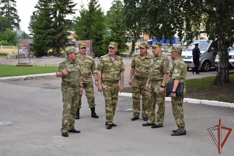 Командующий Сибирским округом Росгвардии провел рабочую встречу с губернатором Иркутской области