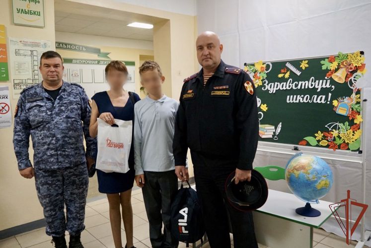 Росгвардейцы приняли участие в благотворительной акции «Собери ребенка в школу»  в Архангельске