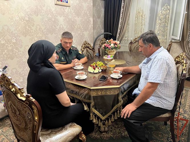 Росгвардейцы помогли собрать в школу детей погибших боевых товарищей в Дагестане