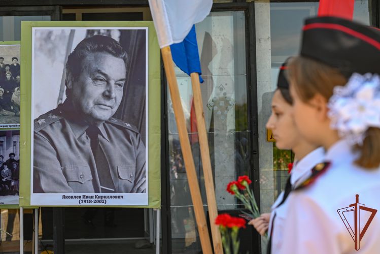 Военнослужащие Росгвардии отметили 105-летие со дня рождения генерала армии Ивана Яковлева на Ставрополье