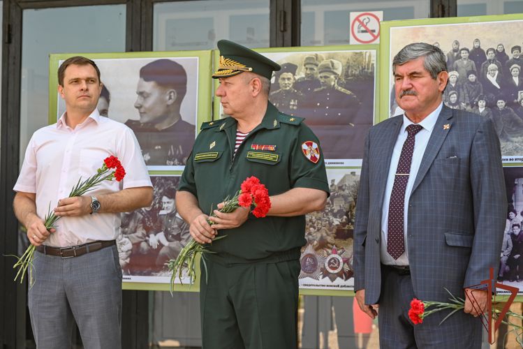 Военнослужащие Росгвардии отметили 105-летие со дня рождения генерала армии Ивана Яковлева на Ставрополье