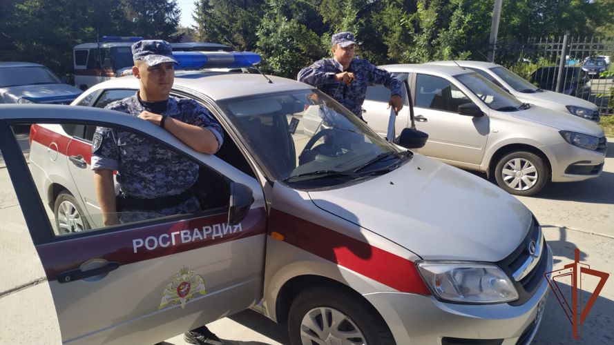 Патруль Росгвардии помог вернуться домой пенсионеру из Омска