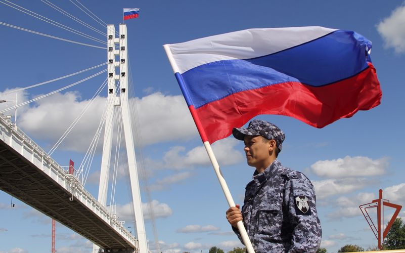 Росгвардия на Урале приняла участие в акциях и проектах, приуроченных ко Дню Государственного флага России