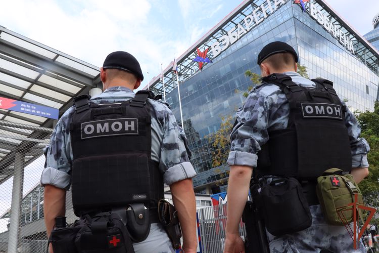 Сотрудники Росгвардии обеспечили безопасность на футбольном матче «ЦСКА» - «Сочи» в Москве 