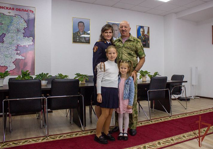 На Урале росгвардейцы проводят тематические мероприятия и благотворительные  акции, посвященные Дню знаний