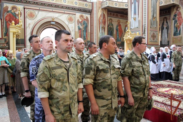 Росгвардейцы приняли участие в крестном ходе с мощами святого Великомученика Георгия Победоносца в Коми