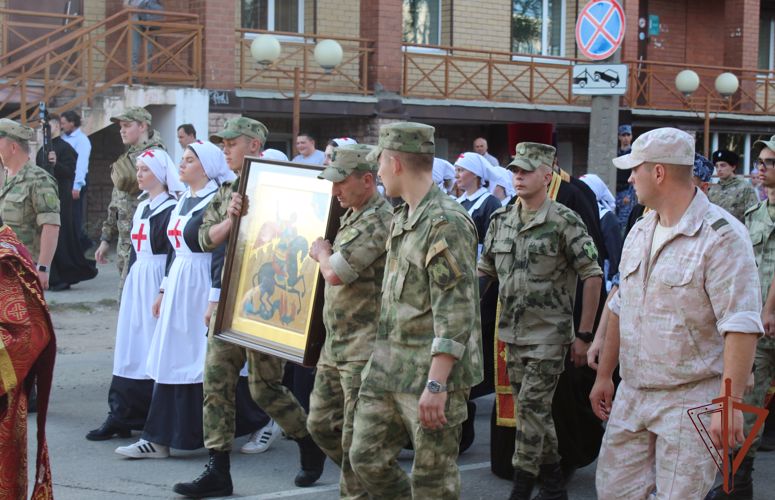 Росгвардейцы приняли участие в крестном ходе с мощами святого Великомученика Георгия Победоносца в Коми