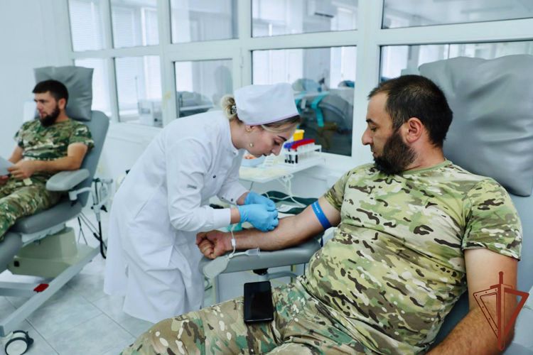 Росгвардейцы из Чечни присоединились к донорской акции «Протяни руку помощи»