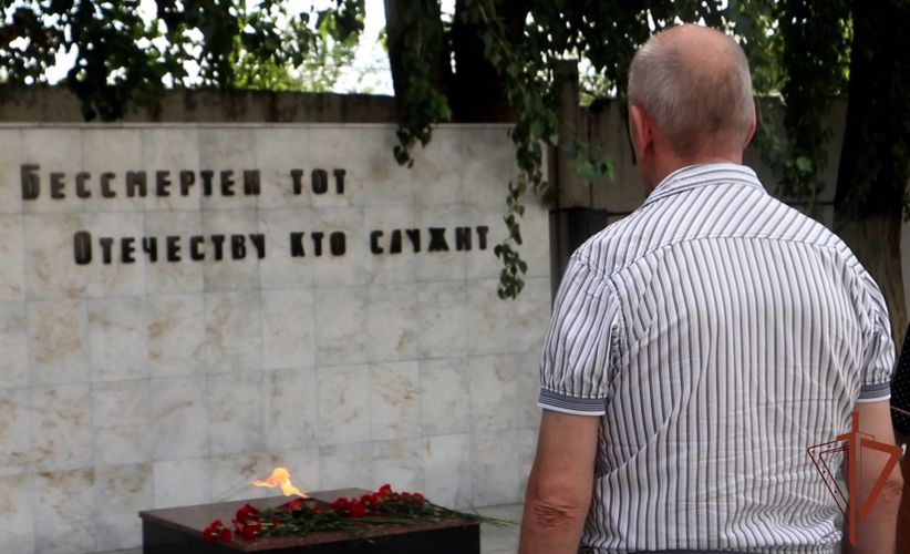 Память погибших боевых товарищей почтили росгвардейцы в Тюмени