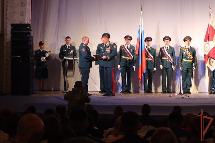 Воинской части Росгвардии в Железногорске вручено Боевое знамя