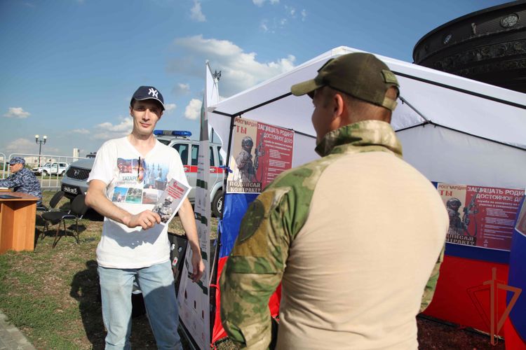В Казани Росгвардия приняла участие в авиационном празднике «Я выбираю небо»