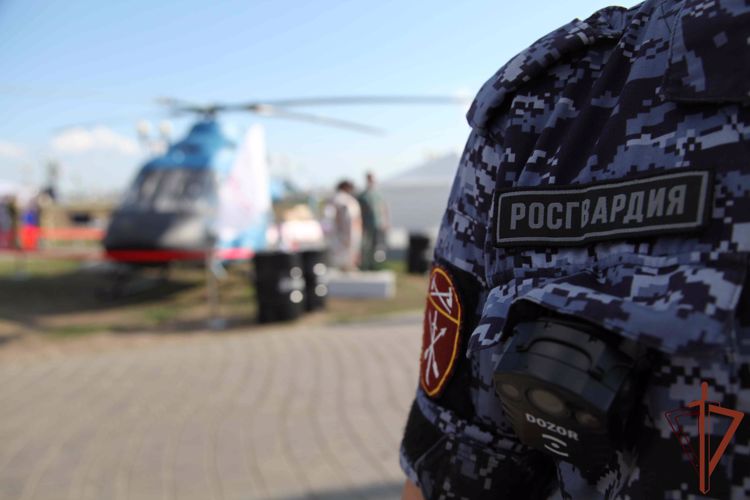 В Казани Росгвардия приняла участие в авиационном празднике «Я выбираю небо»