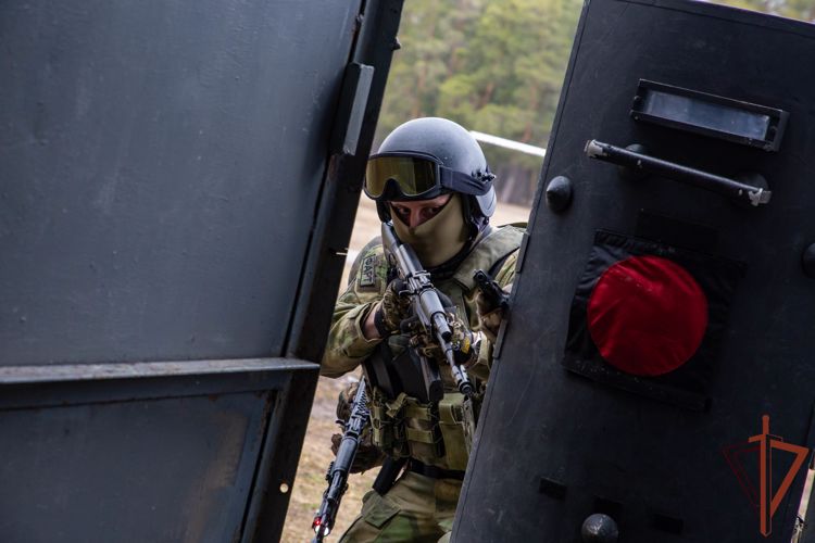 При содействии ОМОН Росгвардии прошли рейды по выявлению фактов незаконной миграции во Владимирской области
