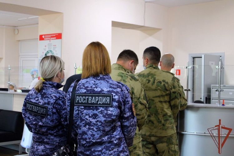 Росгвардейцы в Новгороде приняли участие в ведомственной донорской акции «От сердца к сердцу»