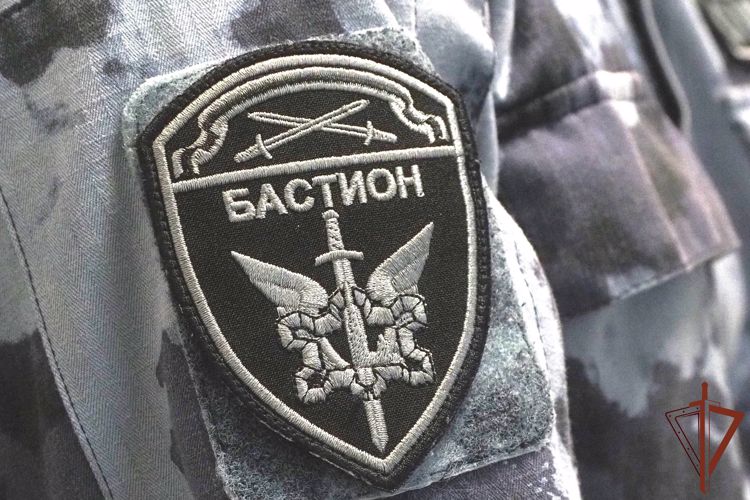Спецназ Росгвардии обеспечил в Санкт-Петербурге проведение обысков по уголовному дело об организации незаконной миграции