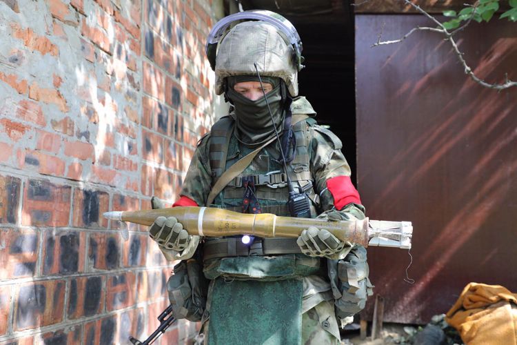 Росгвардейцы изъяли оружие и боеприпасы при выполнении задач в ЛНР  (видео)