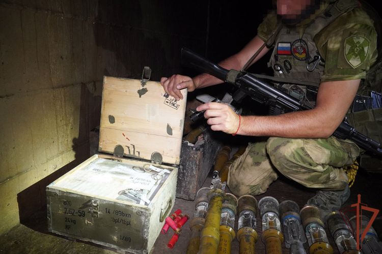 Росгвардейцы обнаружили в ДНР склад боеприпасов американского и европейского производства (видео)