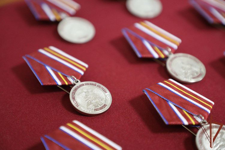 Специалисты службы тыла Росгвардии — участники СВО отмечены ведомственными медалями в ЛНР