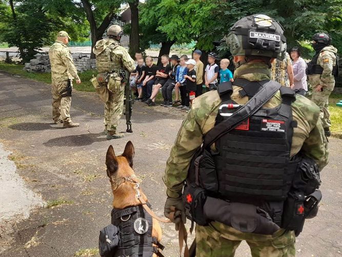 Акция «Каникулы с Росгвардией» прошла в школе ДНР