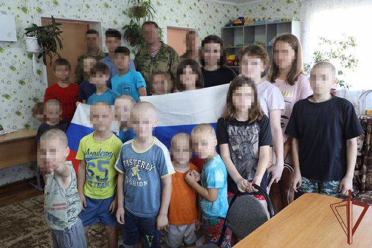 Росгвардейцы развернули 10-метровый флаг России в ЛНР и Запорожской области  (ВИДЕО) 