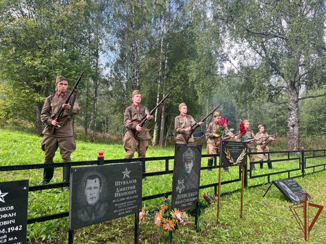 Росгвардия приняла участие в церемонии захоронения останков советских воинов, погибших в годы ВОВ в Калужской области 