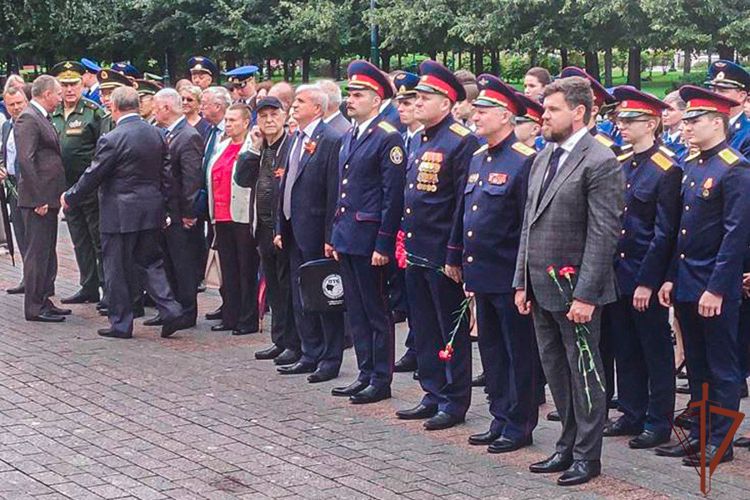 Ветераны Росгвардии почтили память жертв бомбардировки Сталинграда в 1942 году