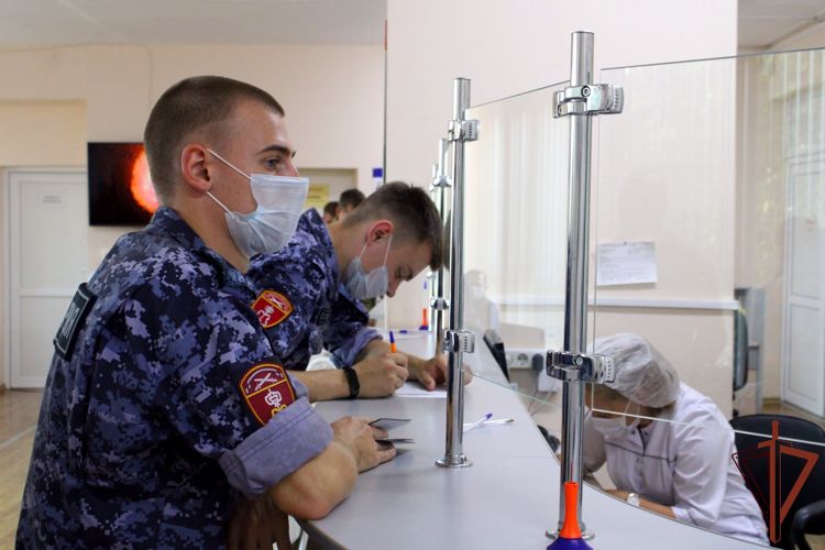 Росгвардейцы в Новгороде приняли участие в ведомственной донорской акции «От сердца к сердцу»