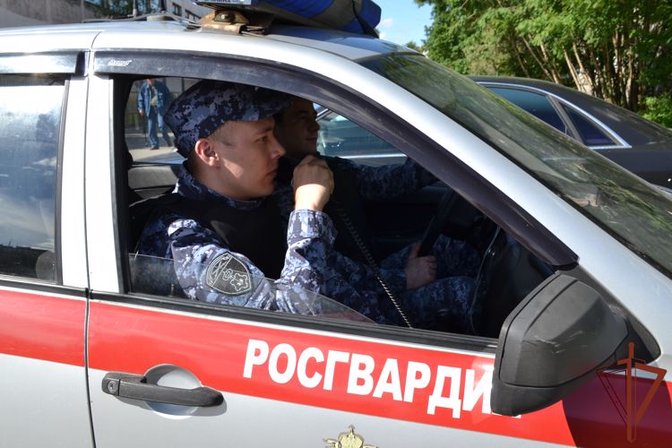 Росгвардейцы задержали вооруженного жителя Мурманска