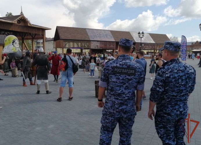  Росгвардия обеспечила правопорядок при проведении всероссийских массовых праздничных мероприятий на Урале