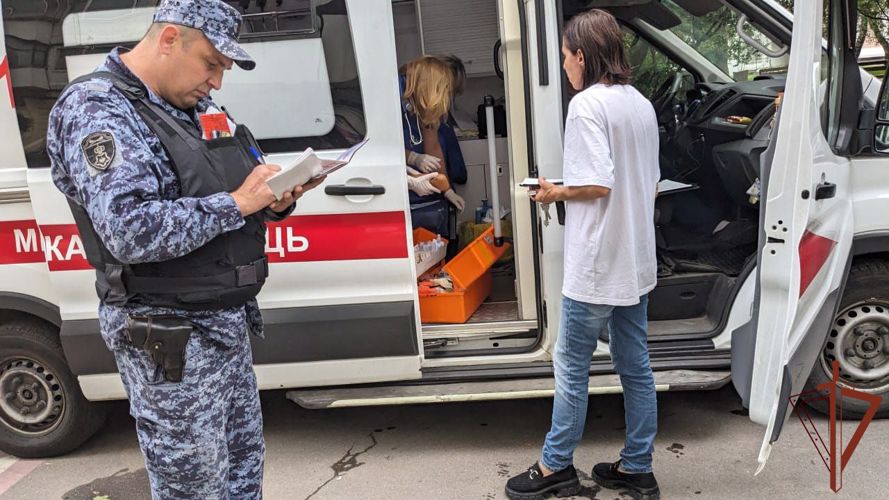 Патруль Росгвардии оказал медпомощь пожилой жительнице Москвы