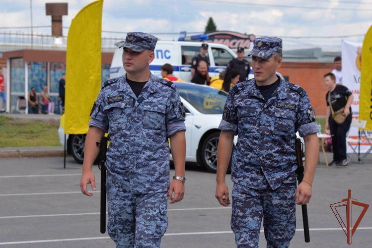  Росгвардия обеспечила правопорядок при проведении всероссийских массовых праздничных мероприятий на Урале
