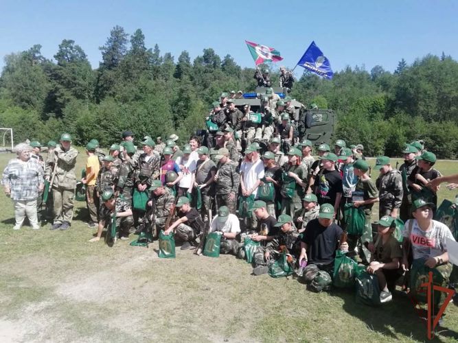 Бойцы ОМОН «Таганай» в рамках акции «Каникулы с Росгвардией» провели для своих подшефных «Зарницу»