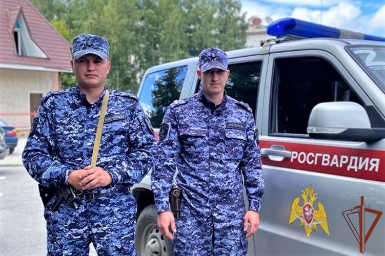 Патруль Росгвардии на Алтае помог благополучно доставить в медучреждение тяжелобольного