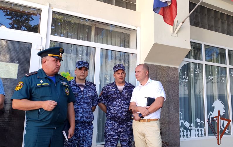 Росгвардейцы Южного округа участвуют во всероссийских учениях на объектах образования (видео)