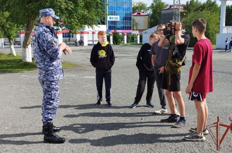 Квест и викторину в рамках акции «Каникулы с Росгвардией» организовали правоохранители для уральских школьников