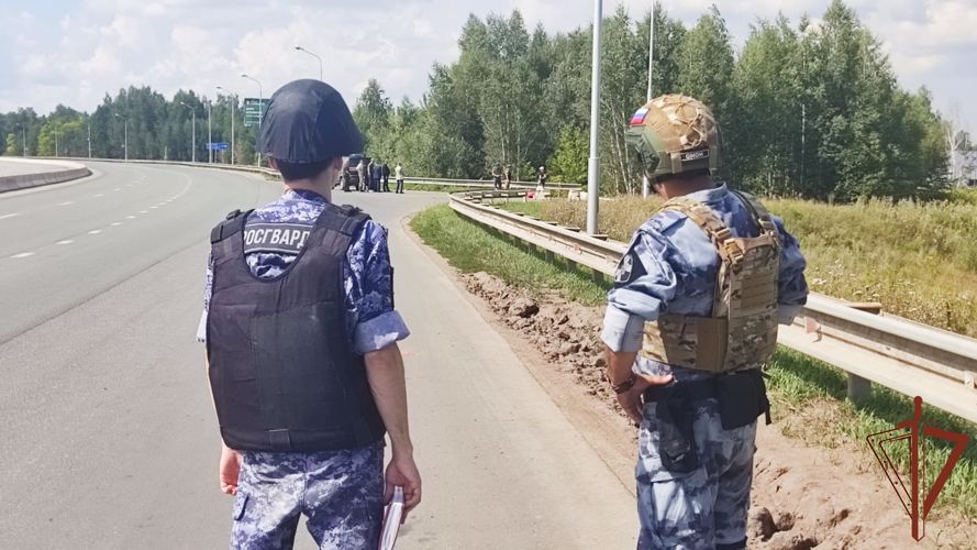 Росгвардейцы убедили сдаться угрожавшего взорвать гранату мужчину в Уфе   