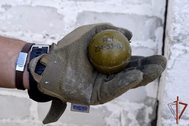 Оружие и боеприпасы изъяли из тайников и схронов росгвардейцы в ЛНР (ВИДЕО)