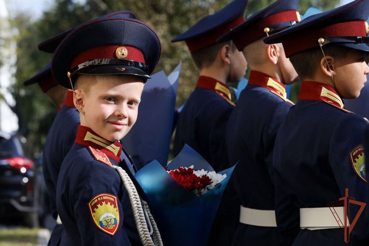 В День знаний ветераны Росгвардии провели уроки мужества в МПКУ им. М.А. Шолохова 