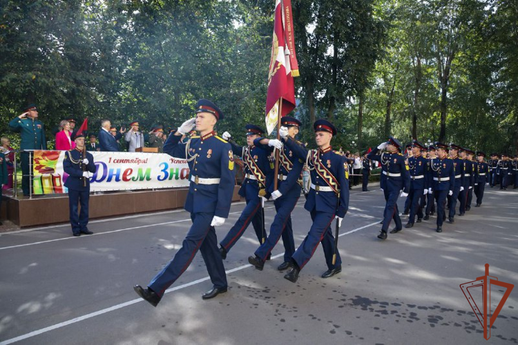 В День знаний ветераны Росгвардии провели уроки мужества в МПКУ им. М.А. Шолохова 