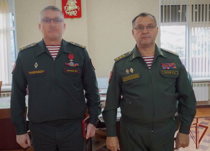 Командующий Центральным округом Росгвардии вручил отличившимся военнослужащим государственные награды