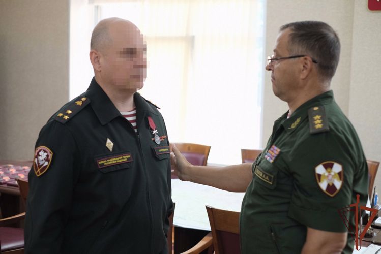 Командующий Центральным округом Росгвардии вручил государственные награды участникам специальной военной операции