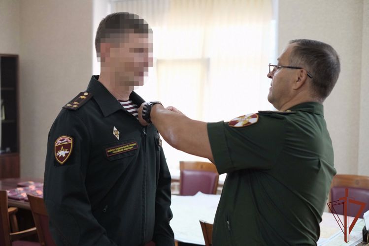 Командующий Центральным округом Росгвардии вручил государственные награды участникам специальной военной операции