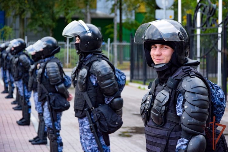 Росгвардейцы приняли участие в обеспечении правопорядка при проведении футбольного матча "Зенит"-"Локомотив" в Санкт-Петербурге
