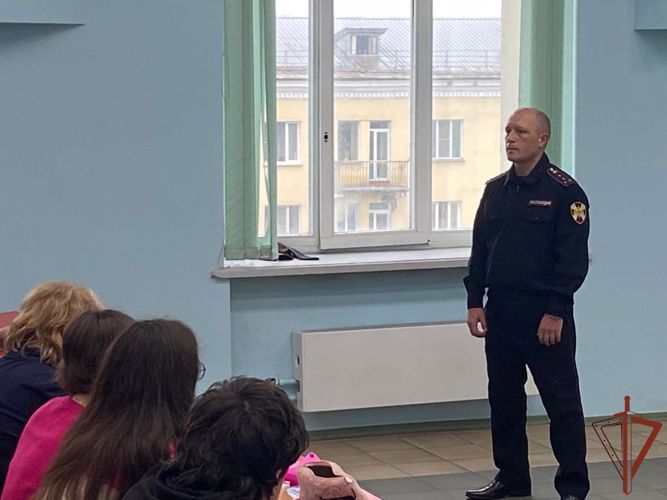 Уроки мужества и профилактические мероприятия провели росгвардейцы в образовательных учреждениях Сибири