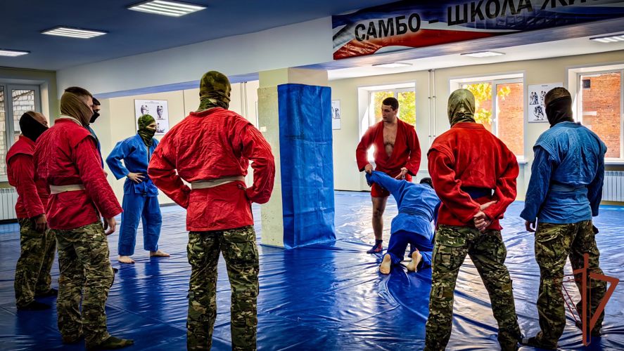 Спортсмен провёл мастер-класс для спецназа Росгвардии в Брянске
