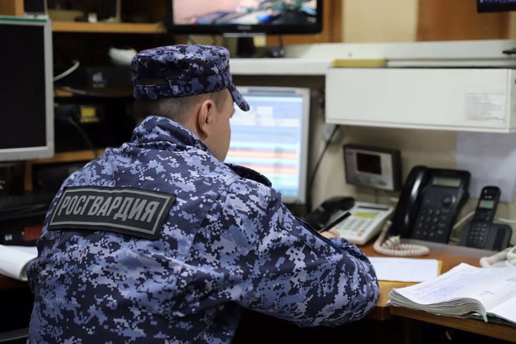 Сотрудники Росгвардии не позволили скрыться ударившему ножом человека в столичном метро злоумышленнику